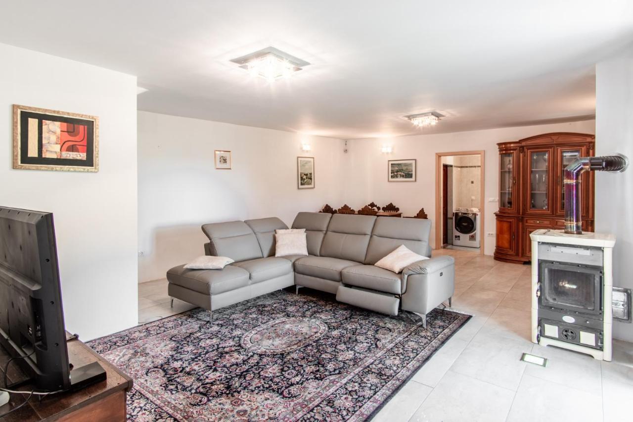 Villa Hermes Art Dutovlje Εξωτερικό φωτογραφία